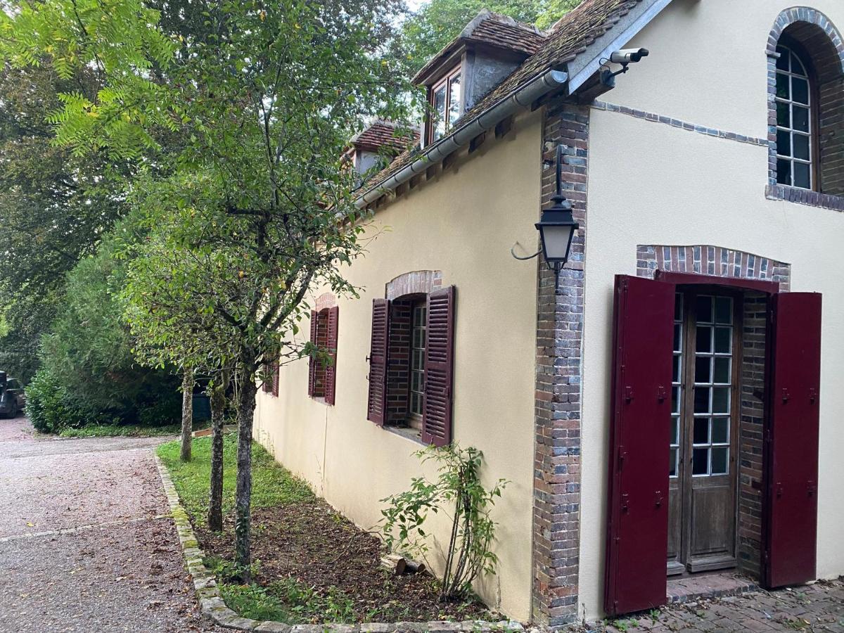 Le Charme Villa Mézilles Eksteriør billede