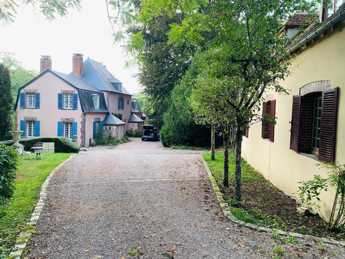 Le Charme Villa Mézilles Eksteriør billede